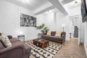 Luxury 3 Bed Townhouse - Netflix - Gated Development - Wolverhampton Centre 1CO
